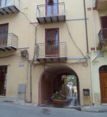 Calatafimi House | Discover Family-Friendly Comfort at CASA DELL'ARCO