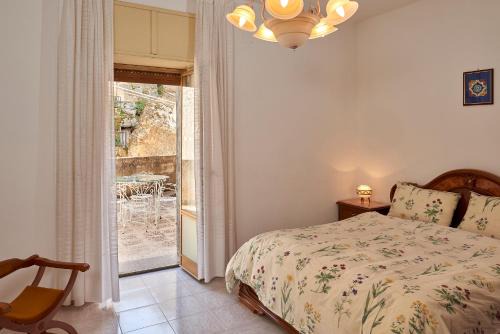 Sperlinga House | Comfortable Stay at Casa della Nonna with Family Amenities