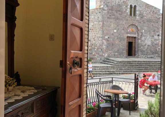 Radicofani House | Family-Friendly Stay at Casa della Piazza - Rated 8.7/10