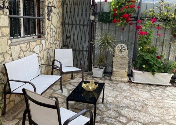 Sciacca House | Cozy Casa della Verdura: Family-Friendly & Pet Welcoming