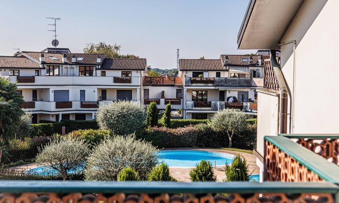 Brebbia Apartment | Casa delle Stelle: Residence with Pool Near Lake Maggiore
