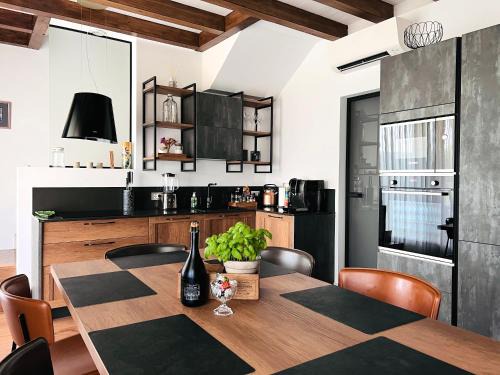 Colombare Apartment | Experience Casa di Alex: 4-Star Stay with Ocean Views