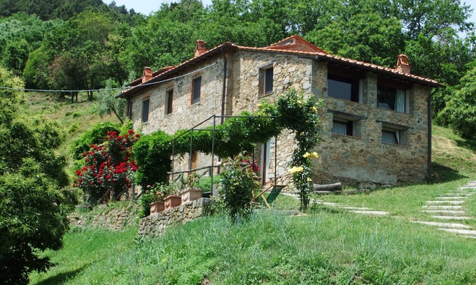 Pietrabuona House | Cozy Casa di Alfiero: Family-Friendly Apartment with Pool