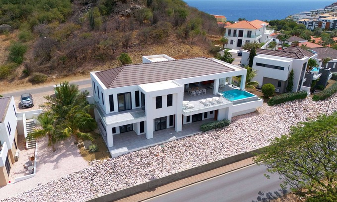 Sint Michiel Villa | Discover Casa di Barrio: Family-Friendly with Private Pool
