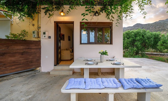 Xerokampos House | Casa di Cencia House: Relaxation with Scenic Views & Pool