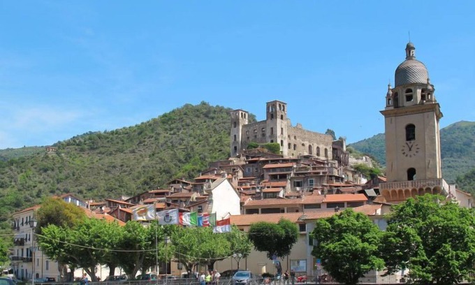 Dolceacqua Apartment | Beachfront Bliss at Casa di Cri Ma Maison – Rated 9.6/10