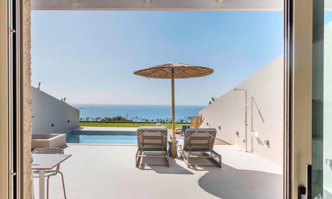Limeniskos Villa | Discover Casa di Franco: Chic Design with Ocean Views