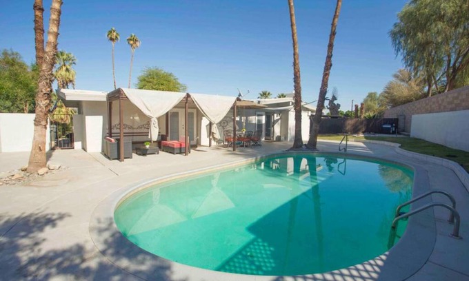 Palm Desert House | Discover Casa Di Grandi Ricordi: Rated 9/10 with Pool Access