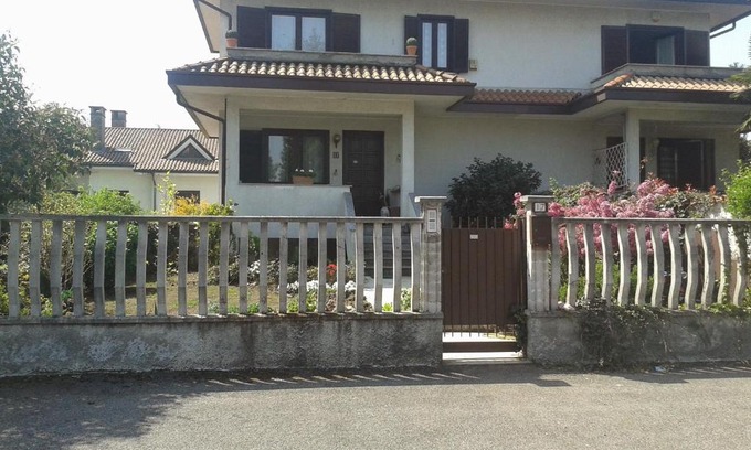 Parabiago House | Casa di Loretta: Pet-Friendly Retreat with Exceptional Reviews