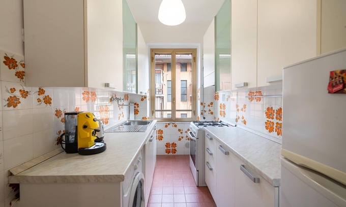 Camilluccia Apartment | Cozy Casa di Marianna e Vittorio with Breakfast Included