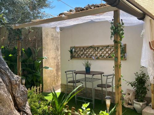 Chiaramonte Gulfi Bed & Breakfast | Pet-Friendly Comfort at Casa di Mirto - Rated 9.2/10