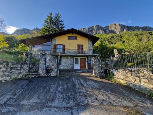 Aisone Apartment | Inviting Casa di montagna: Oceanfront Retreat & High Rating