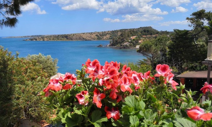 Costa Saracena-Castelluccio House | Cozy Casa di Poseidone: Oceanfront Stay with Private Beach