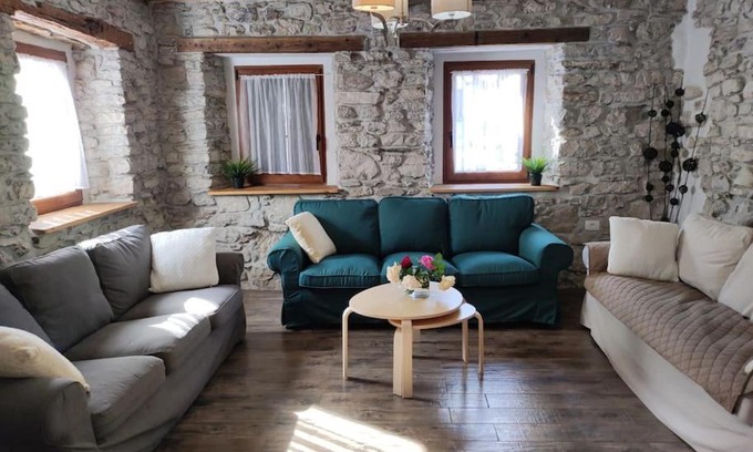 Volce House | Beautiful Casa di Volce - Pet and Child Friendly Retreat