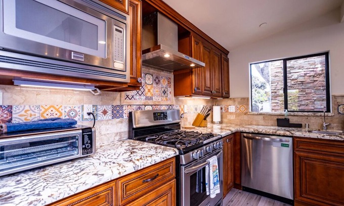 Lantern District House | Casa Diana - 5 Bedroom Retreat with Ocean View & Backyard