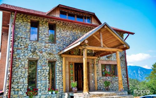 Perisani House | Experience Casa din Piatra: Top-Rated with Pool & Hot Tub