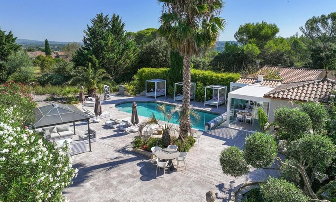 Sommieres Villa | Experience Casa Dina: Oceanfront Oasis with Spa & Pool