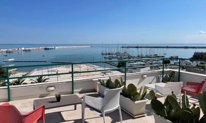 Manfredonia Bed & Breakfast | Cozy Casa Diomede B&B: Family-Friendly with Dining Options