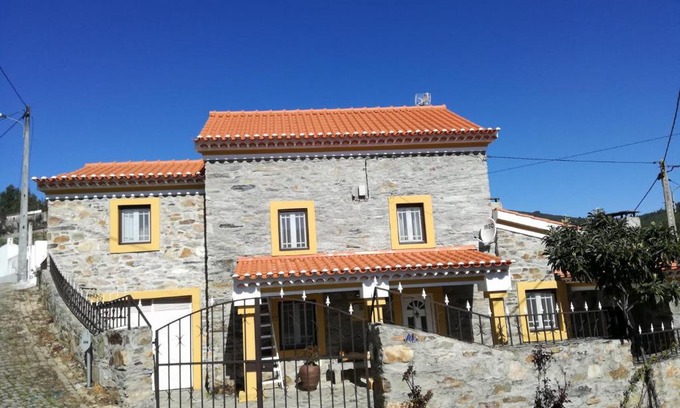 Proenca-a-Nova House | Casa do Adro: Top-Rated Pet-Friendly Family Retreat