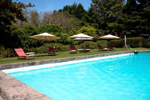 Viana do Castelo Bed & Breakfast | Casa do Ameal: Kid-Friendly Retreat with Pool Access
