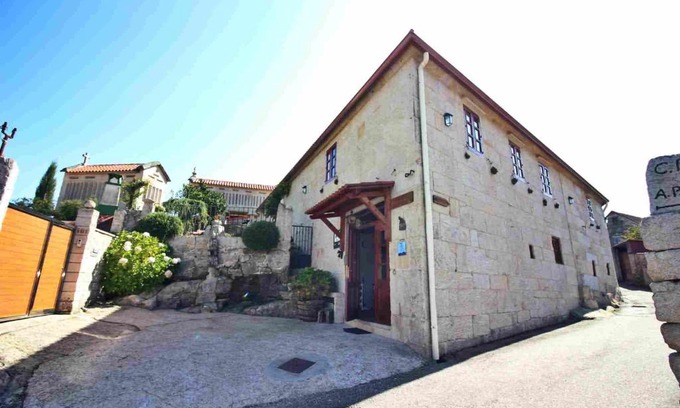 Vilaboa House | Pet-Friendly Casa do Americano: Rated 9.6/10, Family Fun!