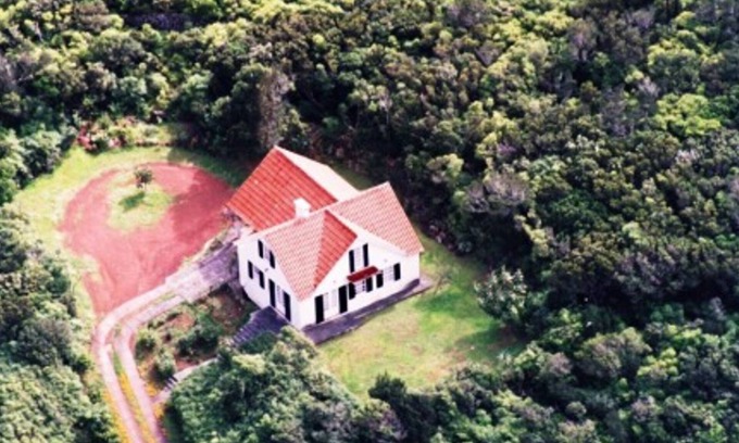 Sao Roque do Pico Villa | Casa do Areal - Coastal Retreat with Breakfast & Kitchen