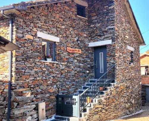 Sao Pedro do Sul House | Highly Rated Casa do Avô Zé: Family-Friendly Getaway