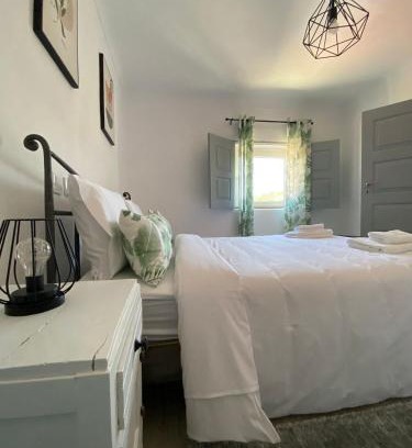 Meda House | Casa do Balcão: Guest Rated 9.7 - Pet & Child Friendly Retreat