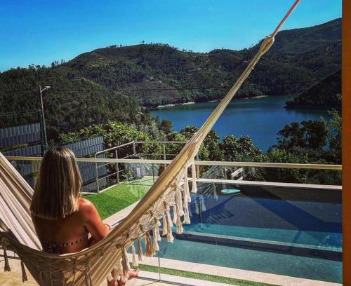 Pombeira House | Relax at Casa do Barco: 4-Star Oceanfront Retreat