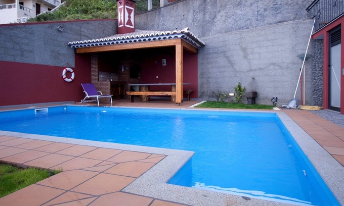 Arco da Calheta Cottage | Cozy House Boat with Heated Pool and Ocean Views