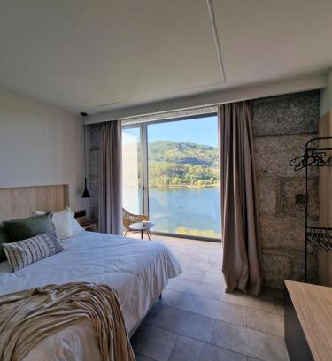 Castrelo de Mino House | Oceanfront Casa do Barqueiro LOUREIRA: Pet-Friendly Retreat
