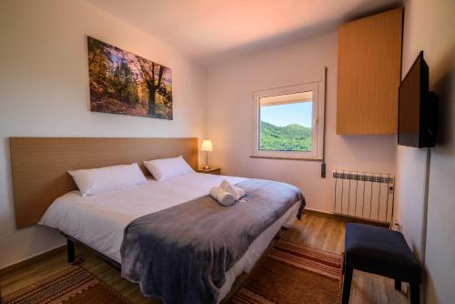 Lapa dos Dinheiros House | Discover Casa do Beco - 3 Bedroom Retreat with Office