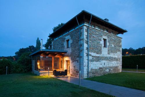 Sarria House | Discover Casa Do Bosque: Family-Friendly Retreat with Pool