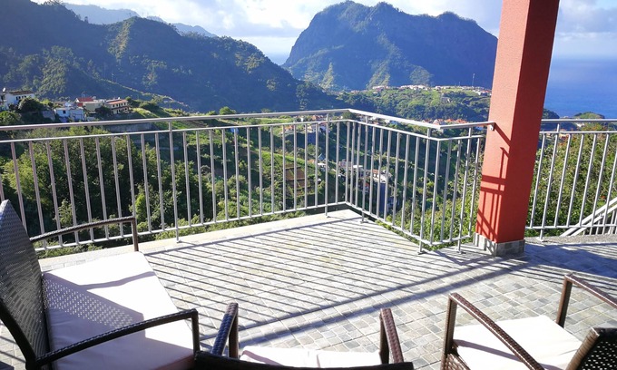 Porto da Cruz Villa | CASA DO CABEÇO: Breathtaking Oceanfront Views Await