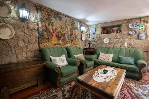 Sortelha House | Pet-Friendly Stay at Casa do Campanário with Breakfast