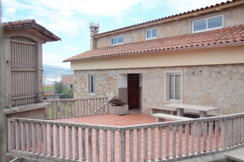 Salcidos House | Casa do Cartón: Pet-Friendly Retreat with Ocean Views