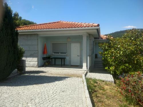 Portela de Santa Eulalia House | Pet-Friendly Retreat at Casa do Carvalho, Rated 9.1/10