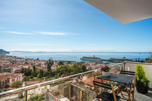 Sao Pedro House | Discover Casa do Castelo: Family-Friendly with Hot Tub