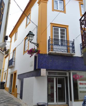 Abrantes House | Budget-Friendly Casa do Centro: Pet & Child Friendly Stay