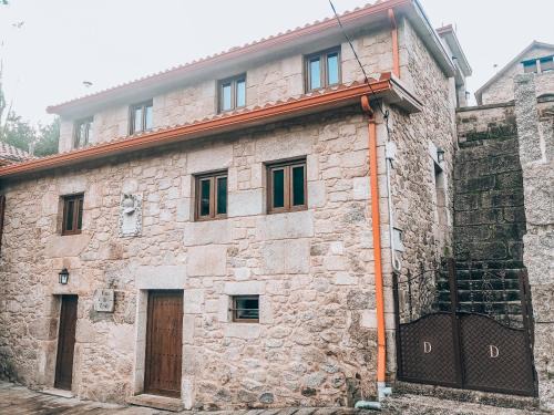 Caldas de Reis House | Family-Friendly Casa Do Conde with Top Guest Rating 9/10