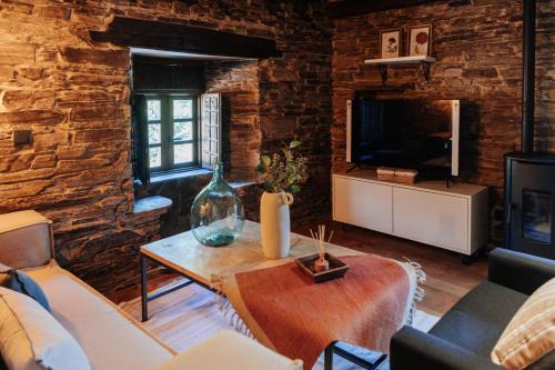 O Incio Apartment | Cozy Casa do Corral: Family and Pet-Friendly Retreat