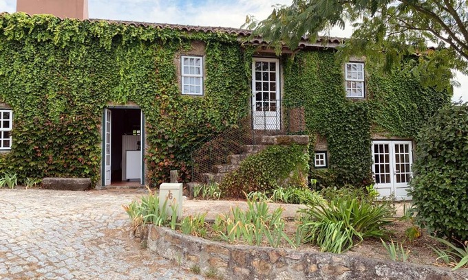 Amarante House | Casa do Crasto: 4-Star Retreat with Pool and Breakfast