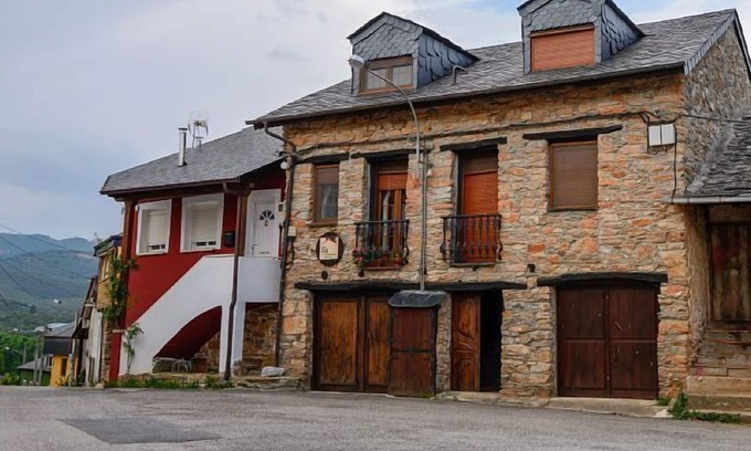 Carucedo Cottage | Family-Friendly Casa Do Eiró with Kitchen & Perfect Score