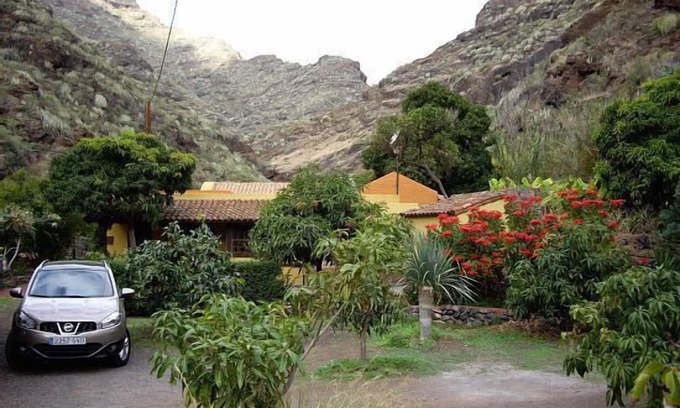 Santa Cruz de Tenerife Cottage | Relax at Casa Dos Barrancos with Oceanfront Amenities