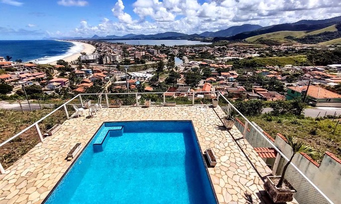 Nilo Pecanha House | Experience Casa Do Farol: Oceanfront Bliss & Pet-Friendly Stays