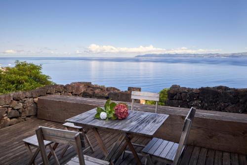 Sao Roque do Pico House | Family-Friendly Retreat at Casa do Ferreiro Awaits You