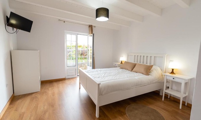 Ponte de Lima House | Inviting Casa do Foral: Family-Friendly & Accessible Stay