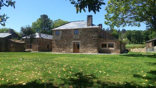 Monfero House | Welcoming Casa Do Grilo: Highly Rated with Hot Tub Access