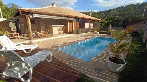Aguas da Prata House | Relax at AIR Casa do Lago BNB - Pool & Breakfast Included