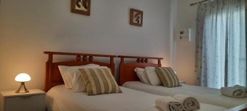 Cadaval House | Budget-Friendly Casa do Meio: Pet & Family Friendly Stay